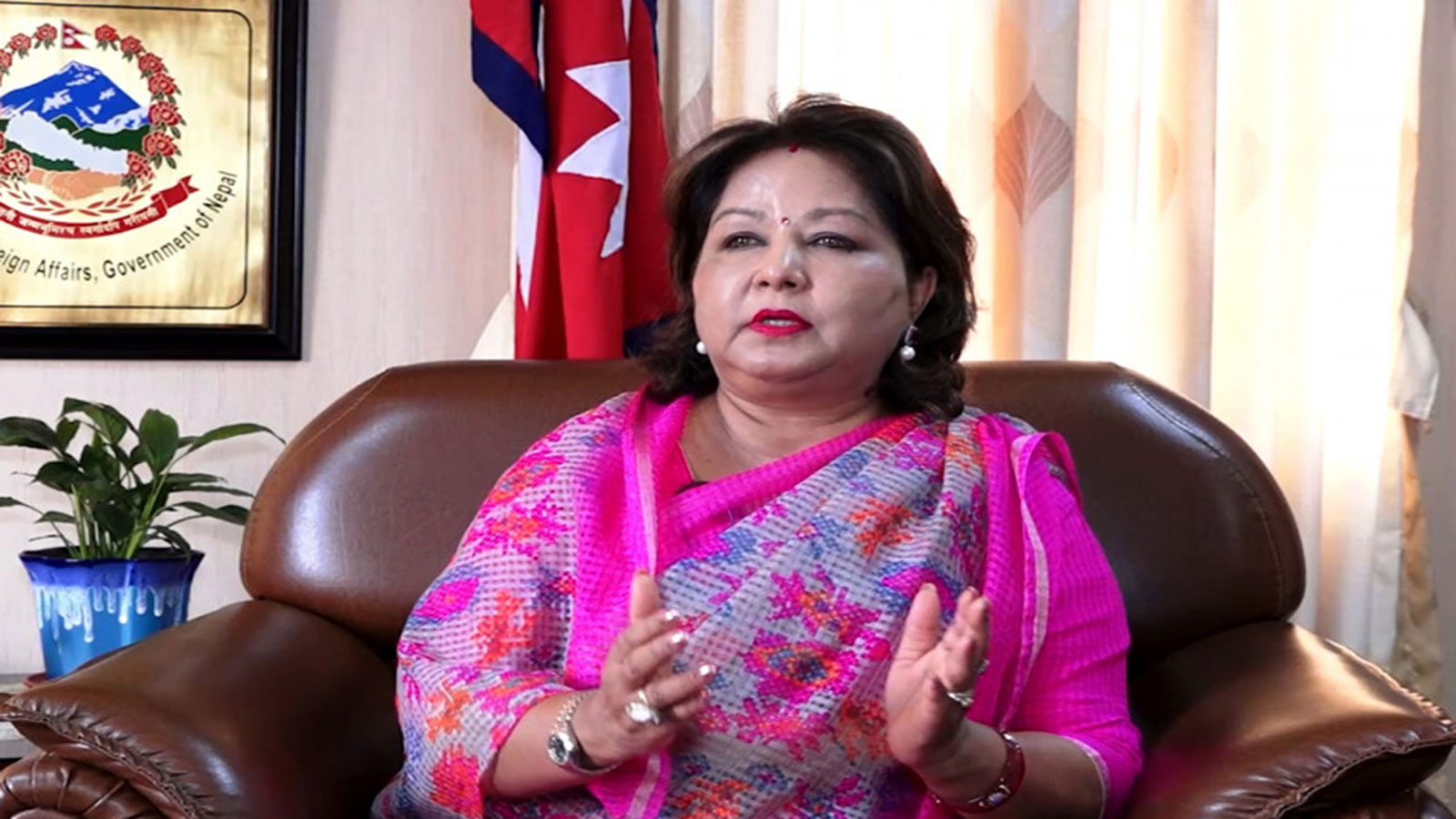 आरजु राणाले दिइन्  युलेन्स स्कुलको व्यवस्थापन समिति अध्यक्षबाट राजीनामा