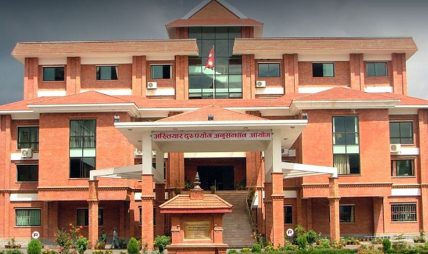 कर्मचारीहरुकै आग्रहमा अनामनगरस्थित मेलम्ची खानेपानी आयोजनाको कार्यालयमा अख्तियारको छापा