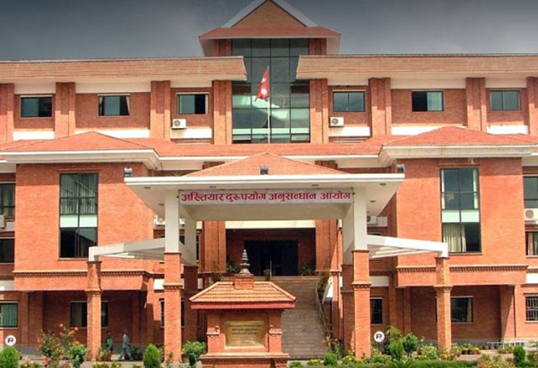 कर्मचारीहरुकै आग्रहमा अनामनगरस्थित मेलम्ची खानेपानी आयोजनाको कार्यालयमा अख्तियारको छापा