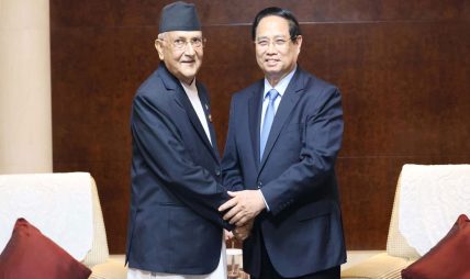 प्रधानमन्त्री केपी शर्मा ओलीले र भियतनामका समकक्षी फाम मिन चिङबीच भेटवार्ता