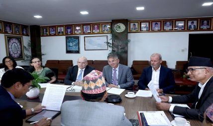 अर्थमन्त्री र विश्व बैंकका उपाध्यक्षबीच भेटवार्ता, उच्च आर्थिक वृद्धिदरमा सहयोग गर्ने प्रतिबद्धता