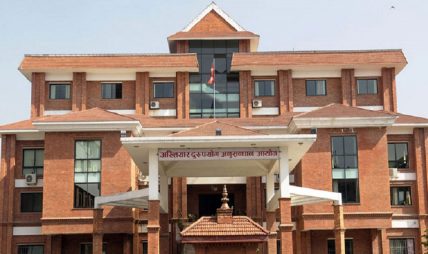 शिक्षक नियुक्ति प्रक्रियामा साढे ४ लाख घुस माग्ने प्रधानाध्यापक र बिचौलिया साहकानु रंगेहात पक्राउ